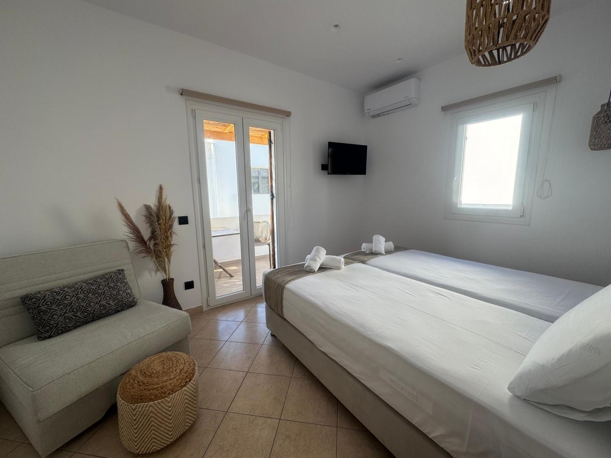 Eleni'S Rooms Antiparos Exterior photo