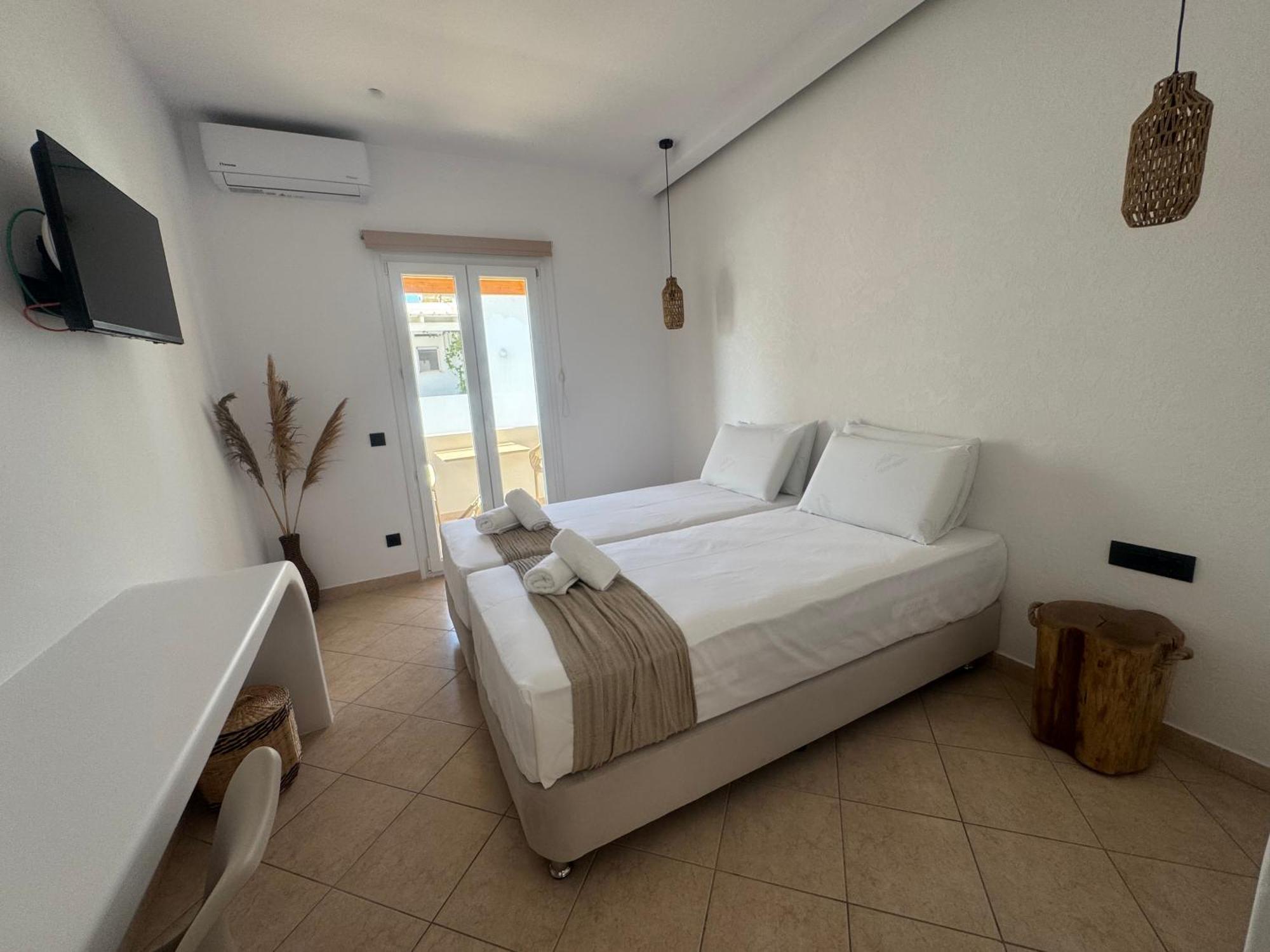 Eleni'S Rooms Antiparos Exterior photo