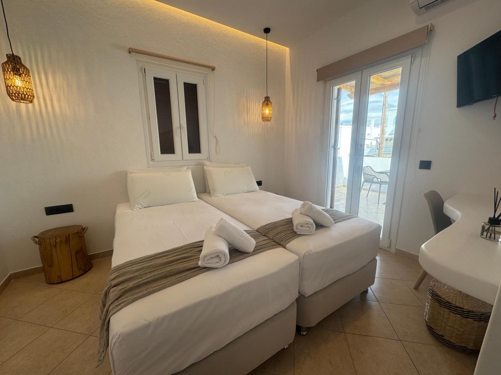 Eleni'S Rooms Antiparos Exterior photo