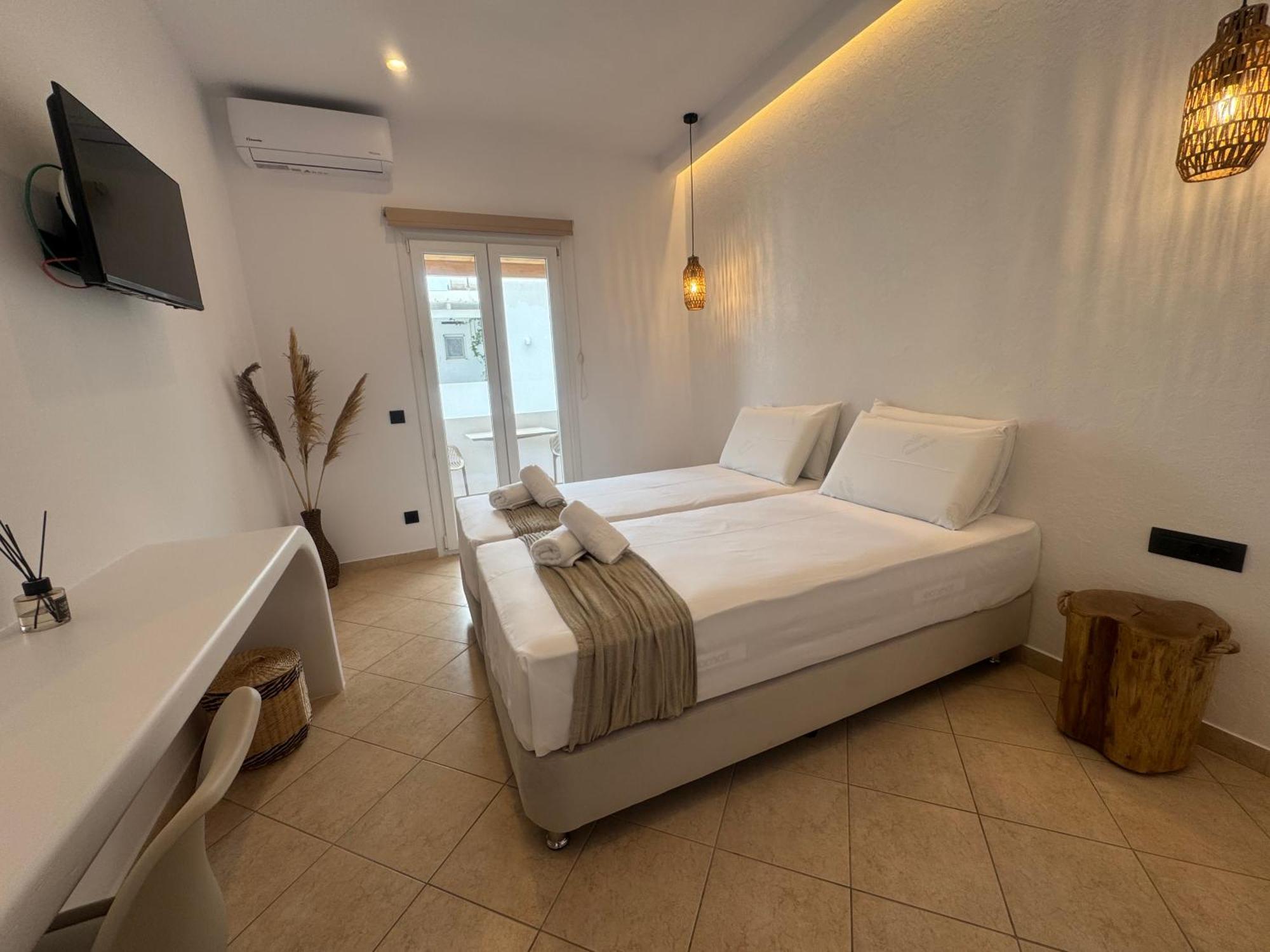 Eleni'S Rooms Antiparos Exterior photo